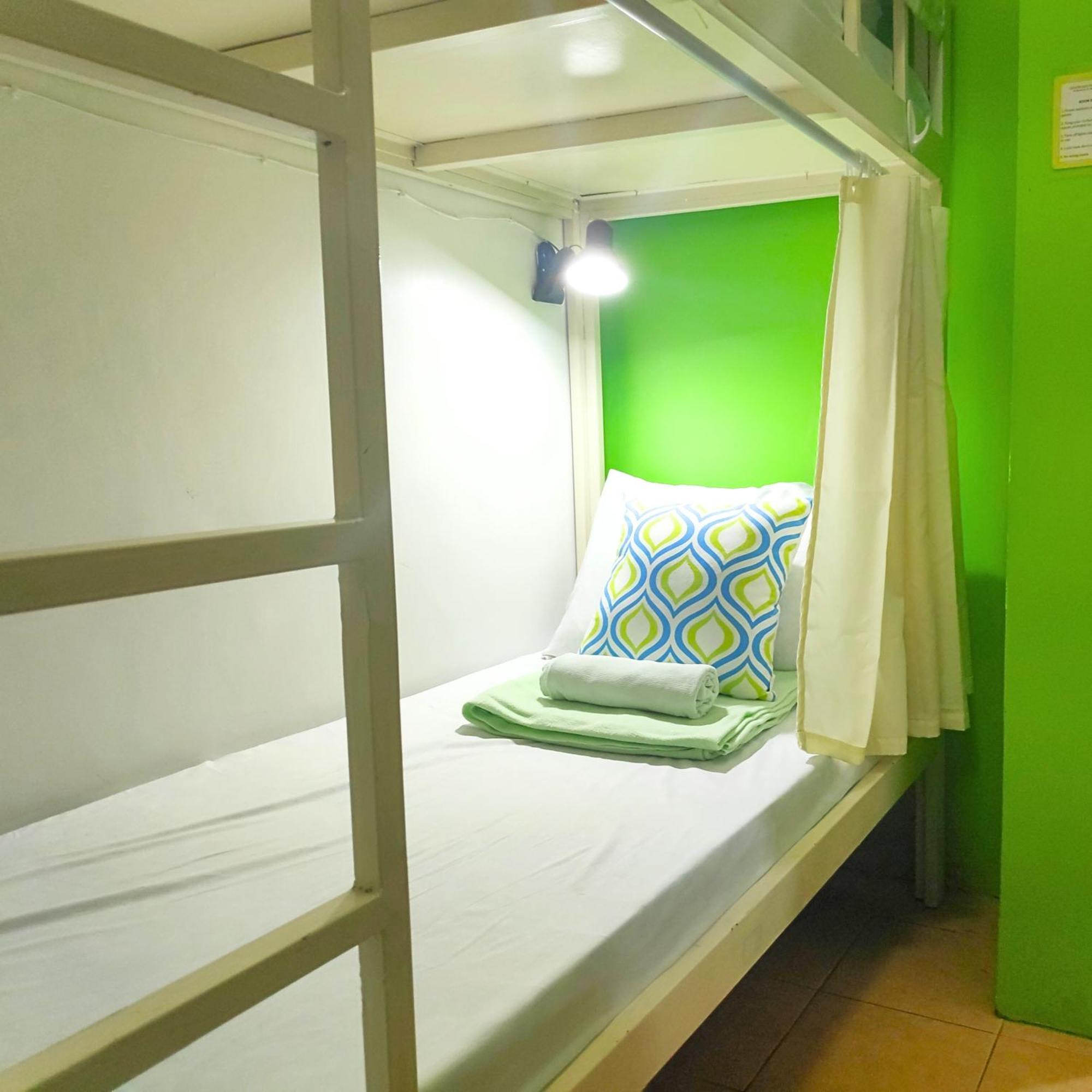 Crossroads Hostel Manila Mandaluyong Exterior foto