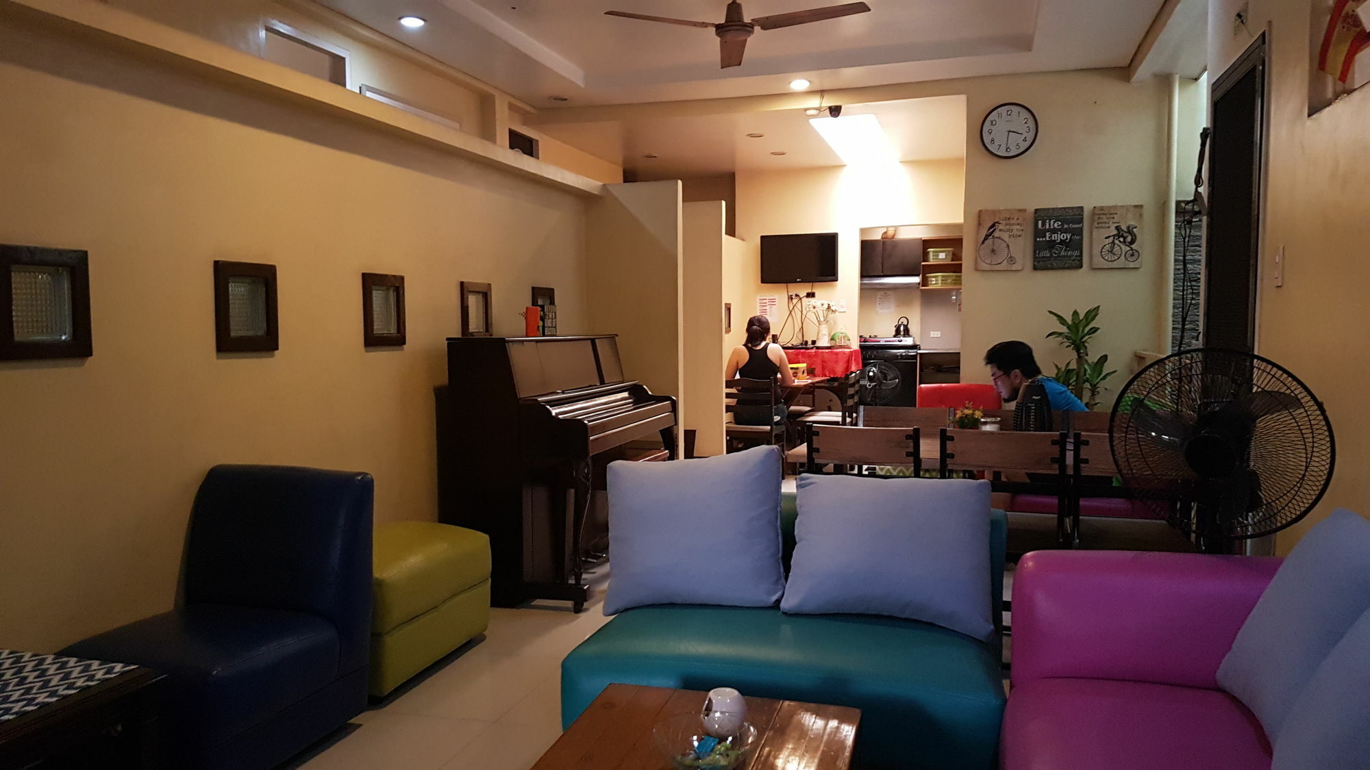 Crossroads Hostel Manila Mandaluyong Exterior foto