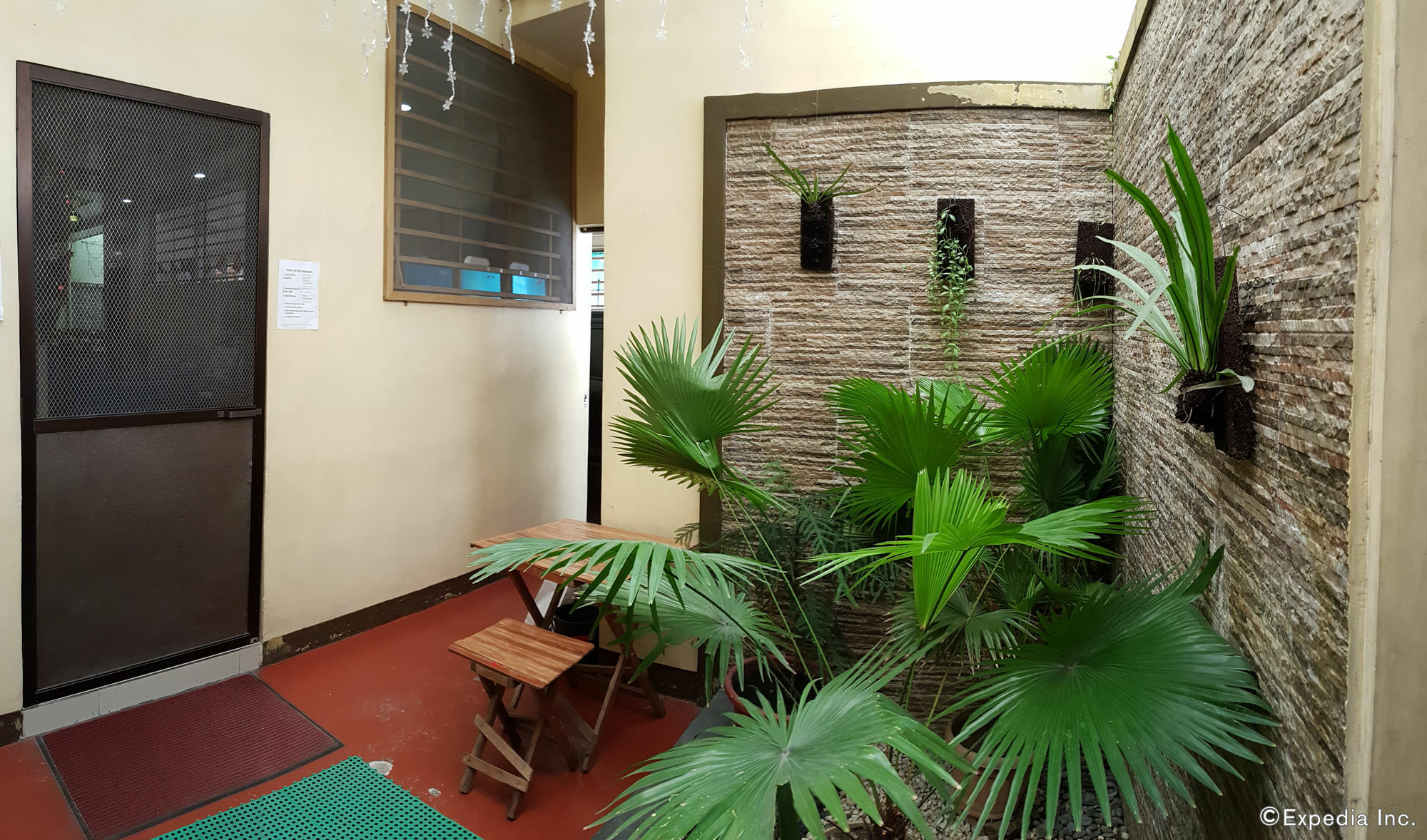 Crossroads Hostel Manila Mandaluyong Exterior foto